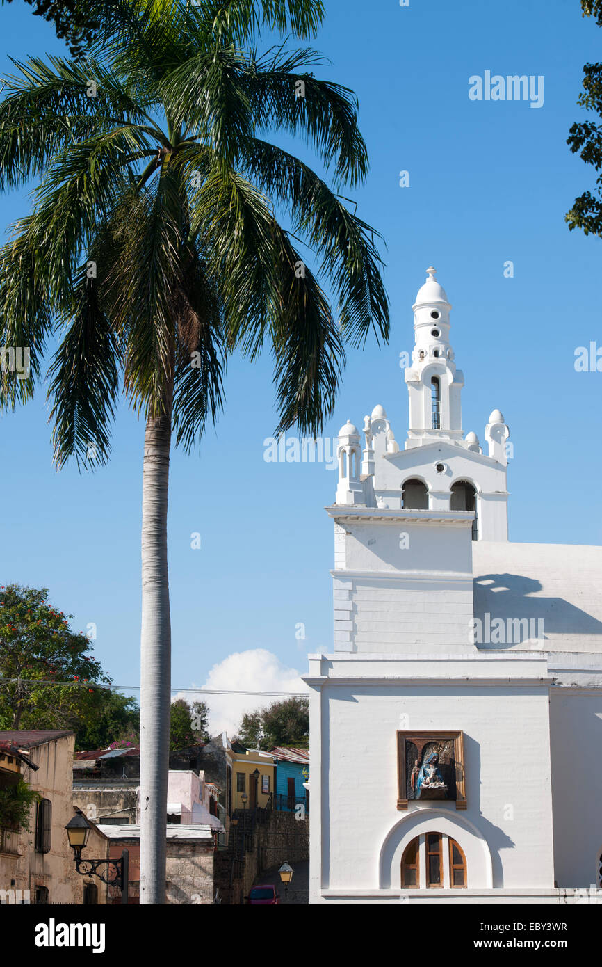 Dominikanische Republik, Santo Domingo, Zona Colonial, Kirche Virgen della Altagrazia an der Kreuzung Calle Hostos / Calle Las M Foto Stock