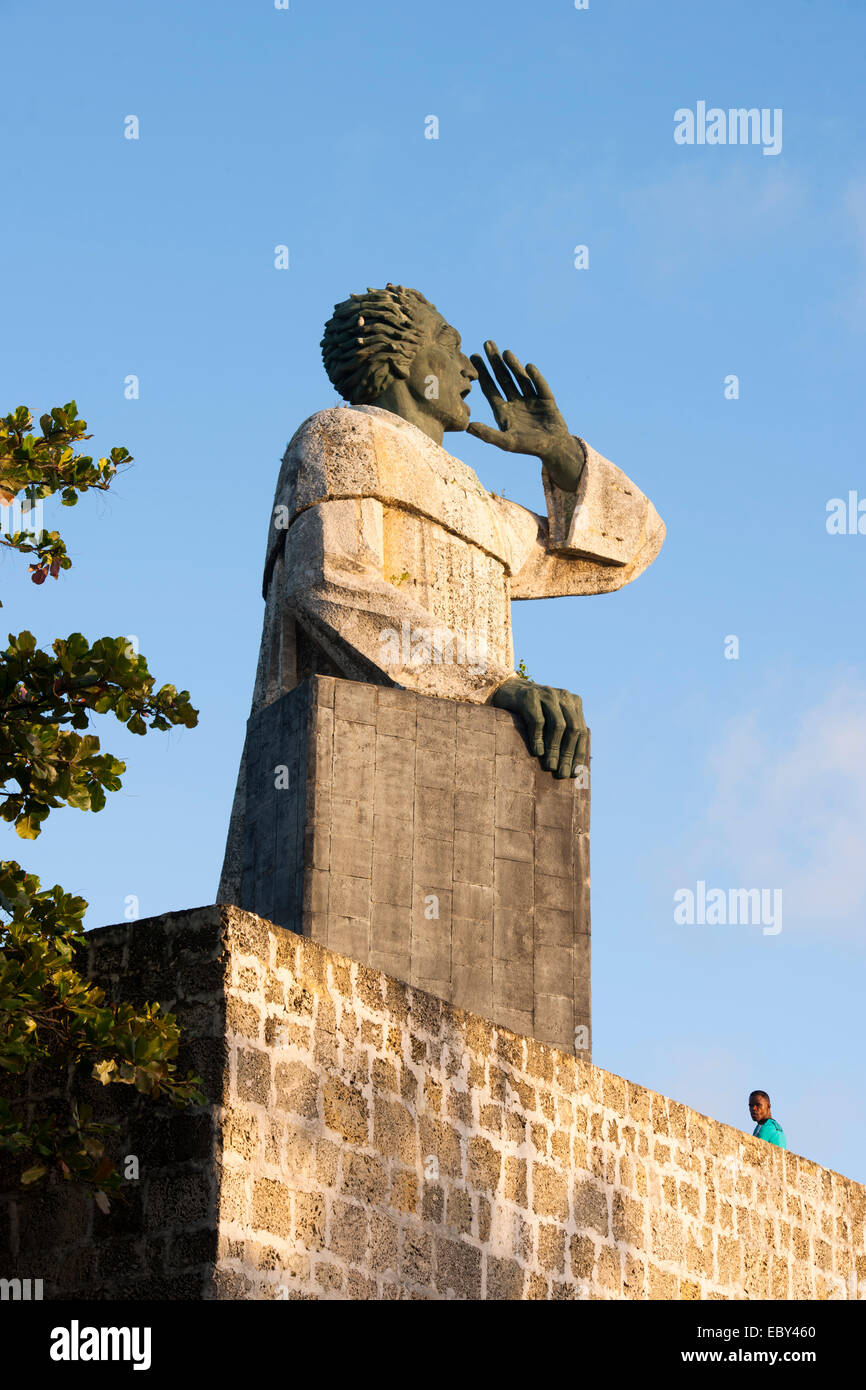 Dominikanische Republik, Santo Domingo, Zona Colonial, El Malecon (Avenida George Washington), Denkmal für Antonio de Montesino, Foto Stock