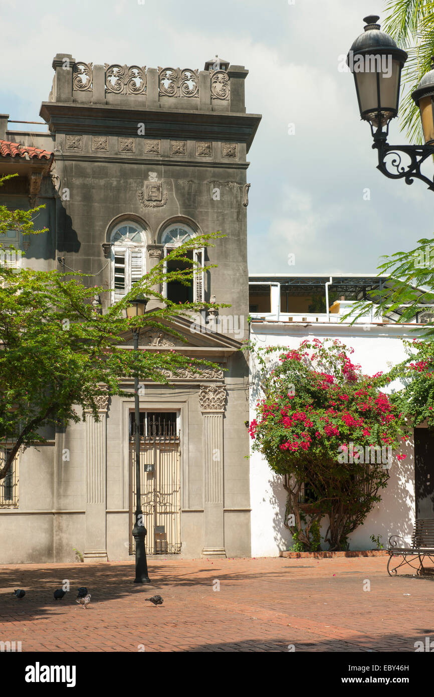 Dominikanische Republik, Santo Domingo, Zona Colonial, Parque Duarte, Wohnhaus Foto Stock