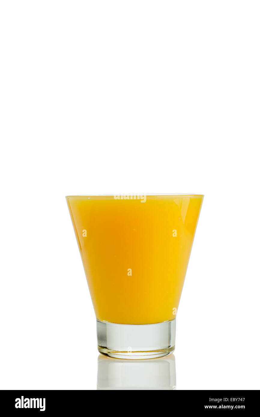Succo di arancia splash isolato su bianco Foto Stock