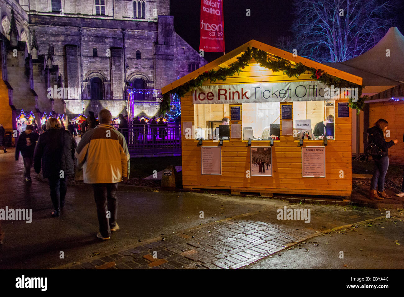 Mercatino di Natale della cattedrale di Winchester, Hampshire, Inghilterra, Regno Unito. Foto Stock