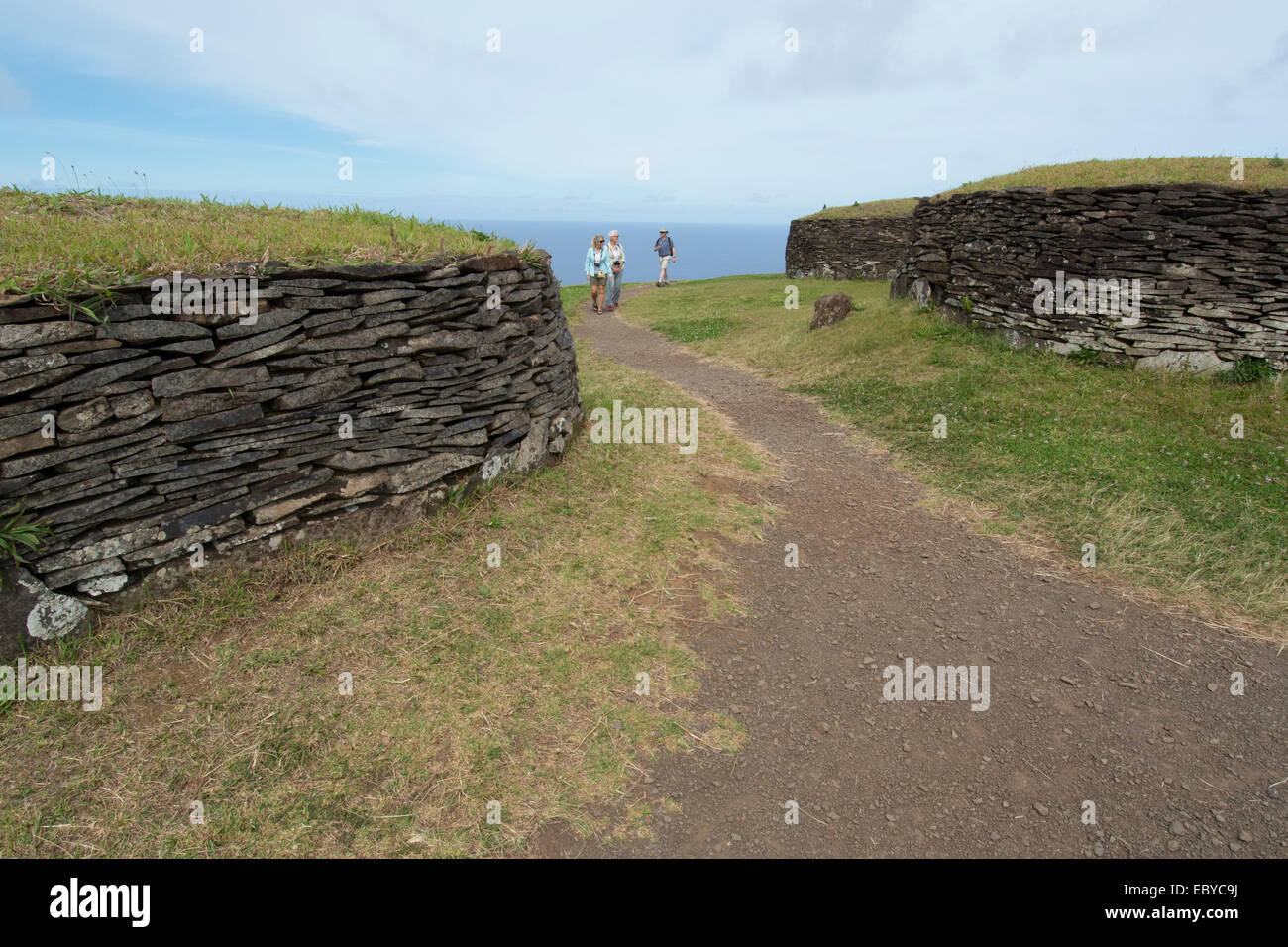 Isola di Pasqua aka Rapa Nui, Orongo, Parco Nazionale di Rapa Nui, UNESCO. Ruderi di pietra del villaggio cerimoniale di Orongo. Foto Stock