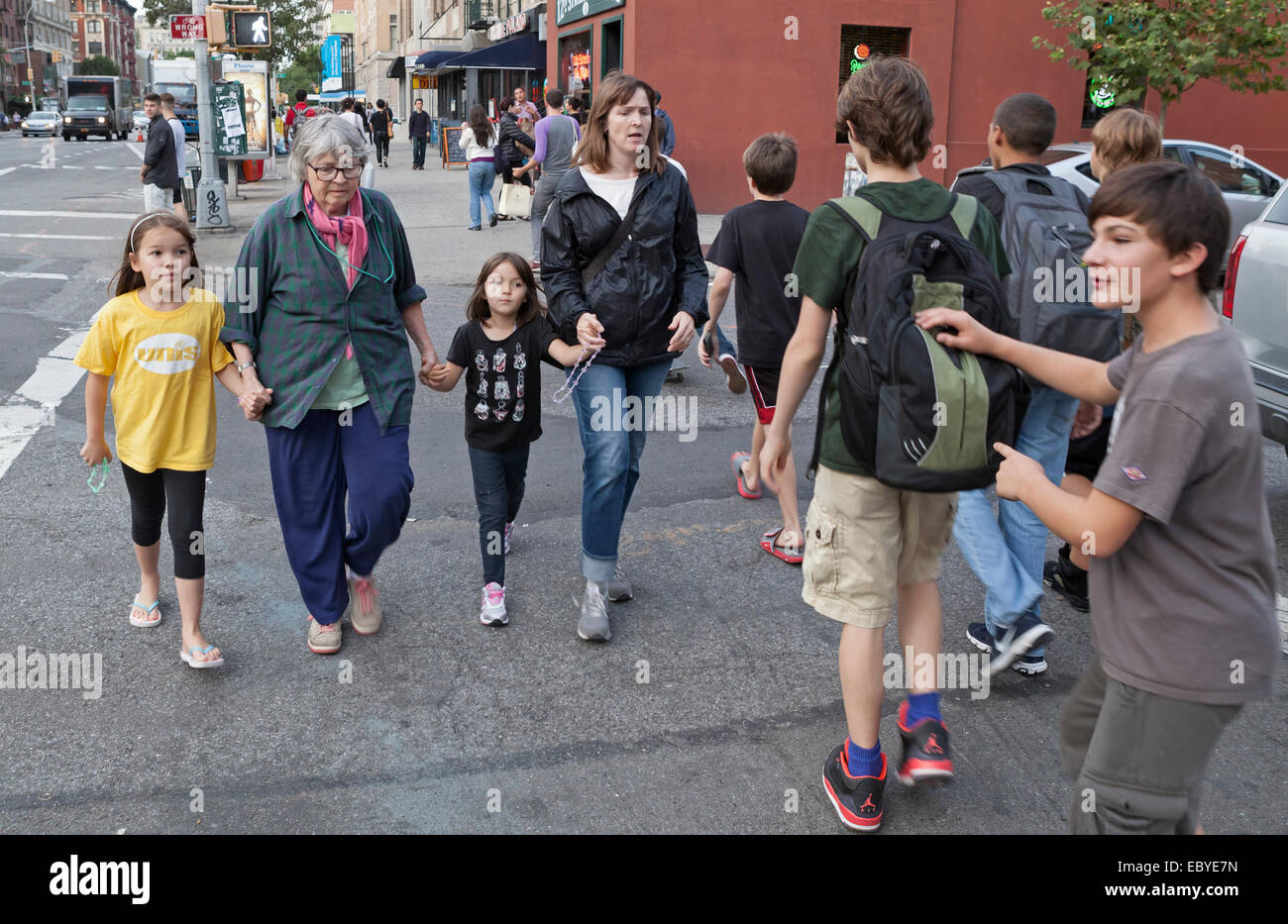 La vita per strada a New York City. Foto Stock