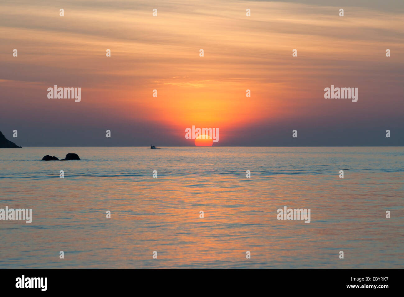 Tramonto tropicale da Ko Lipe island, Thailandia Foto Stock