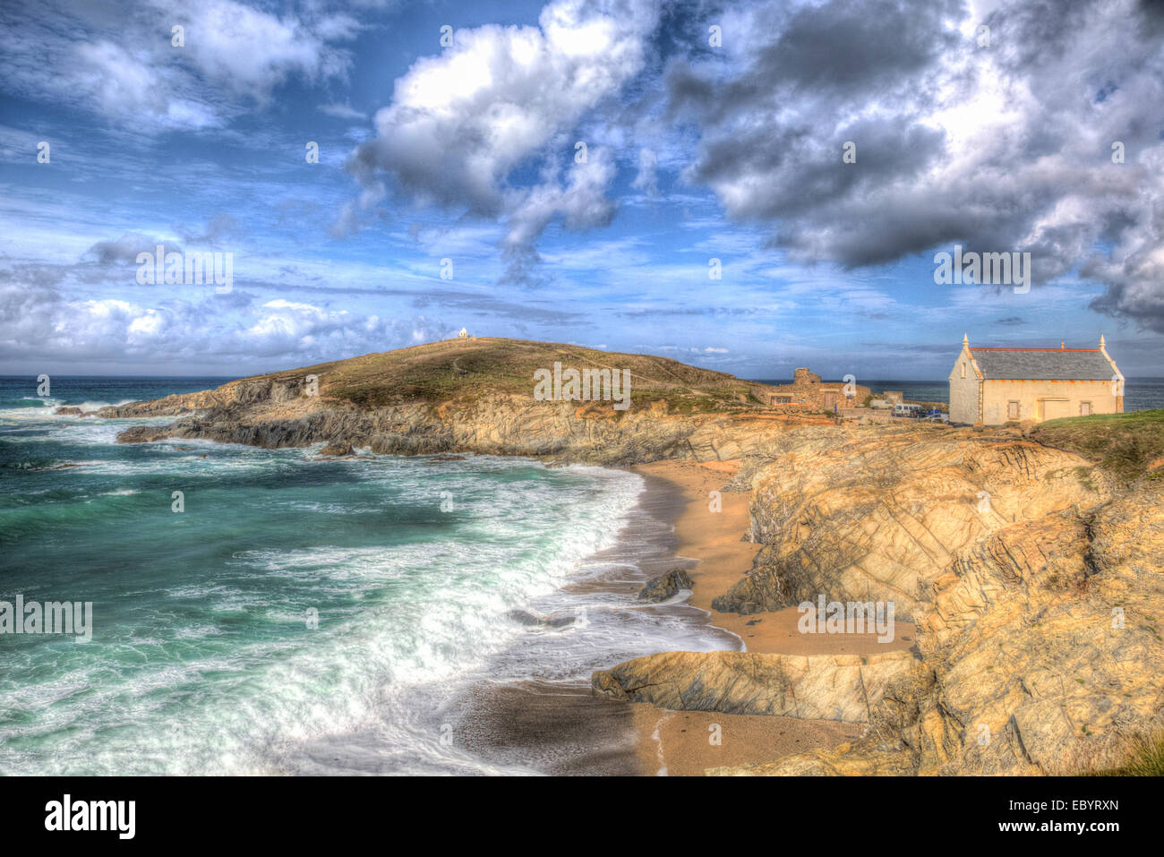 Towan testa costa di Newquay Cornwall Inghilterra Regno Unito come la pittura in HDR con cloudscape Foto Stock