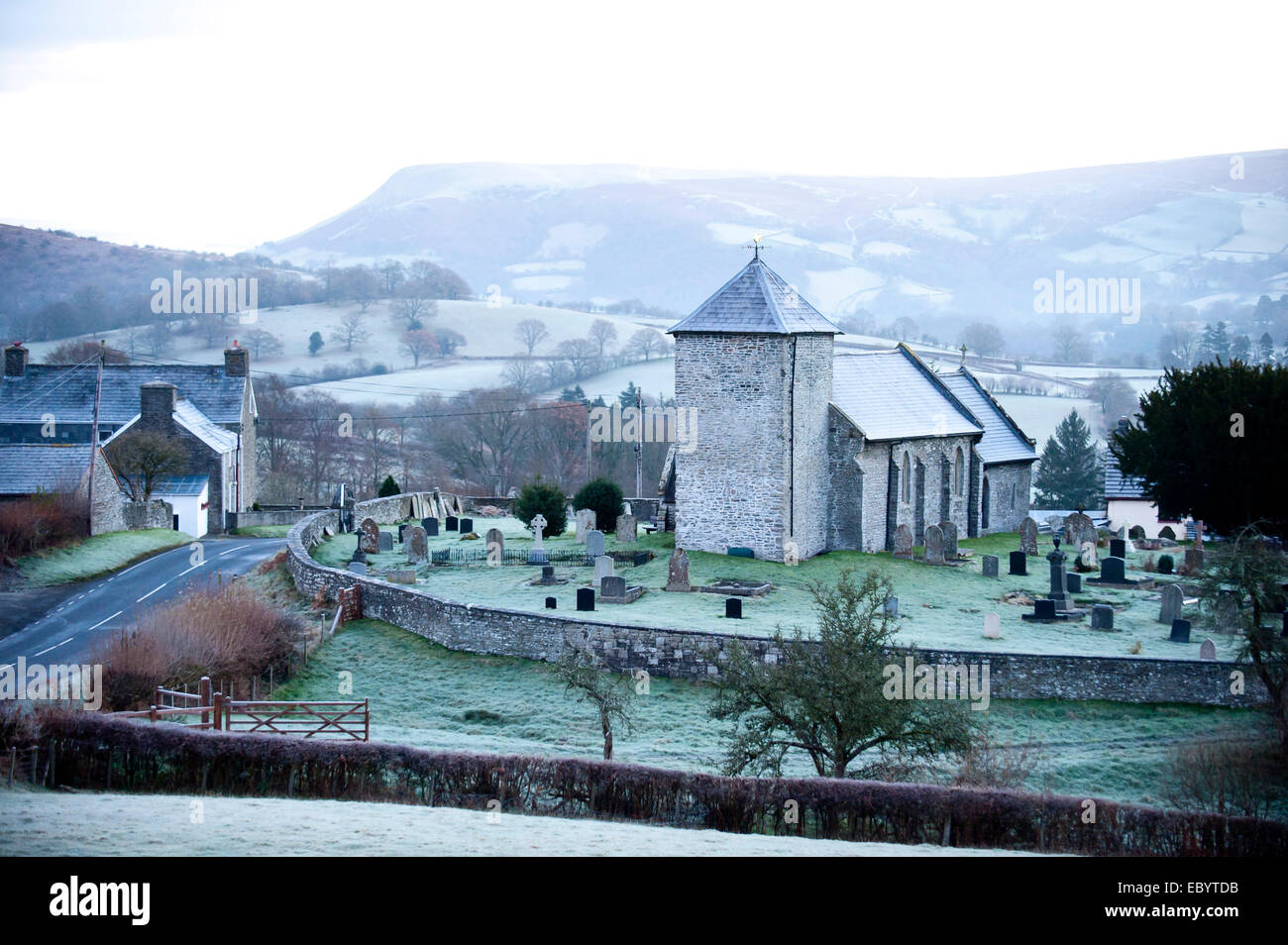 Llanddewi'r Cwm, Powys, Regno Unito. 6 dicembre, 2014. Gelo nel Galles centrale questa mattina dopo una notte fredda con temperature scenda a -2deg C. Credit: Graham M. Lawrence/Alamy Live News. Foto Stock