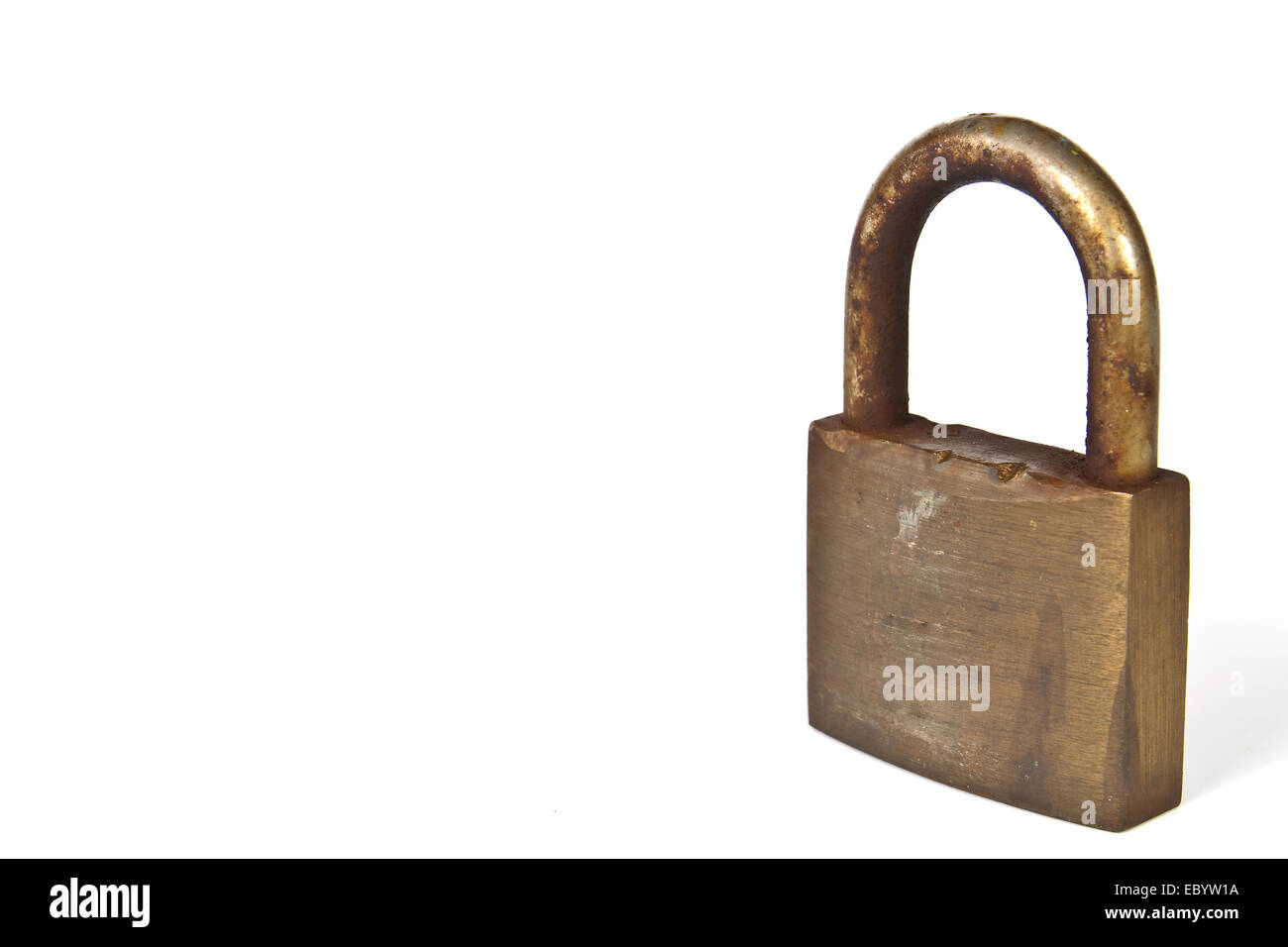 Un usurato usato rusty il lucchetto con tracce di lesioni meccaniche Foto Stock