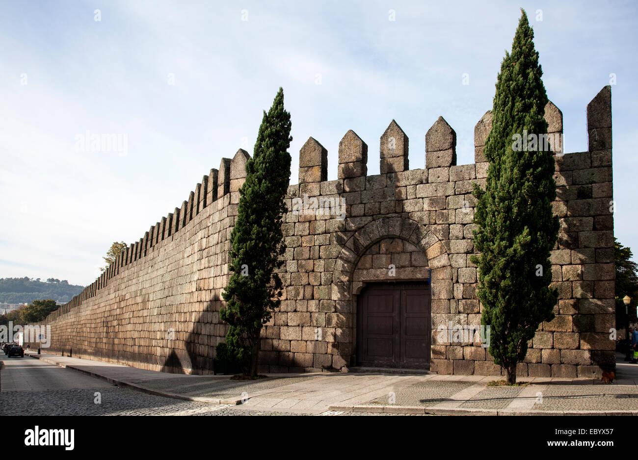 Parete della città di Guimaraes, Portogallo Foto Stock