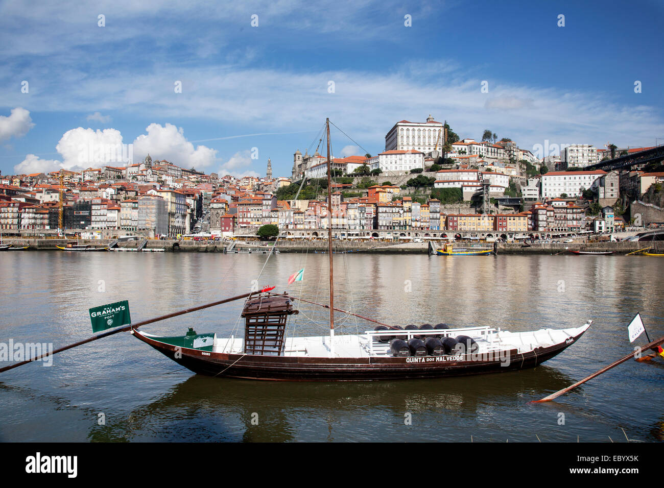 Rio Duero e il centro storico di Porto, Portogallo. Foto Stock