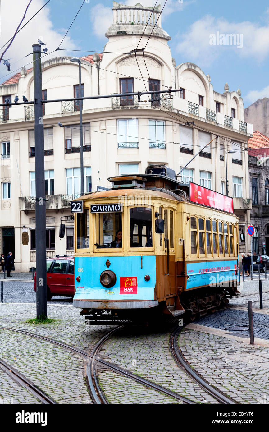 Il vecchio tram in Porto, Portogallo. Foto Stock