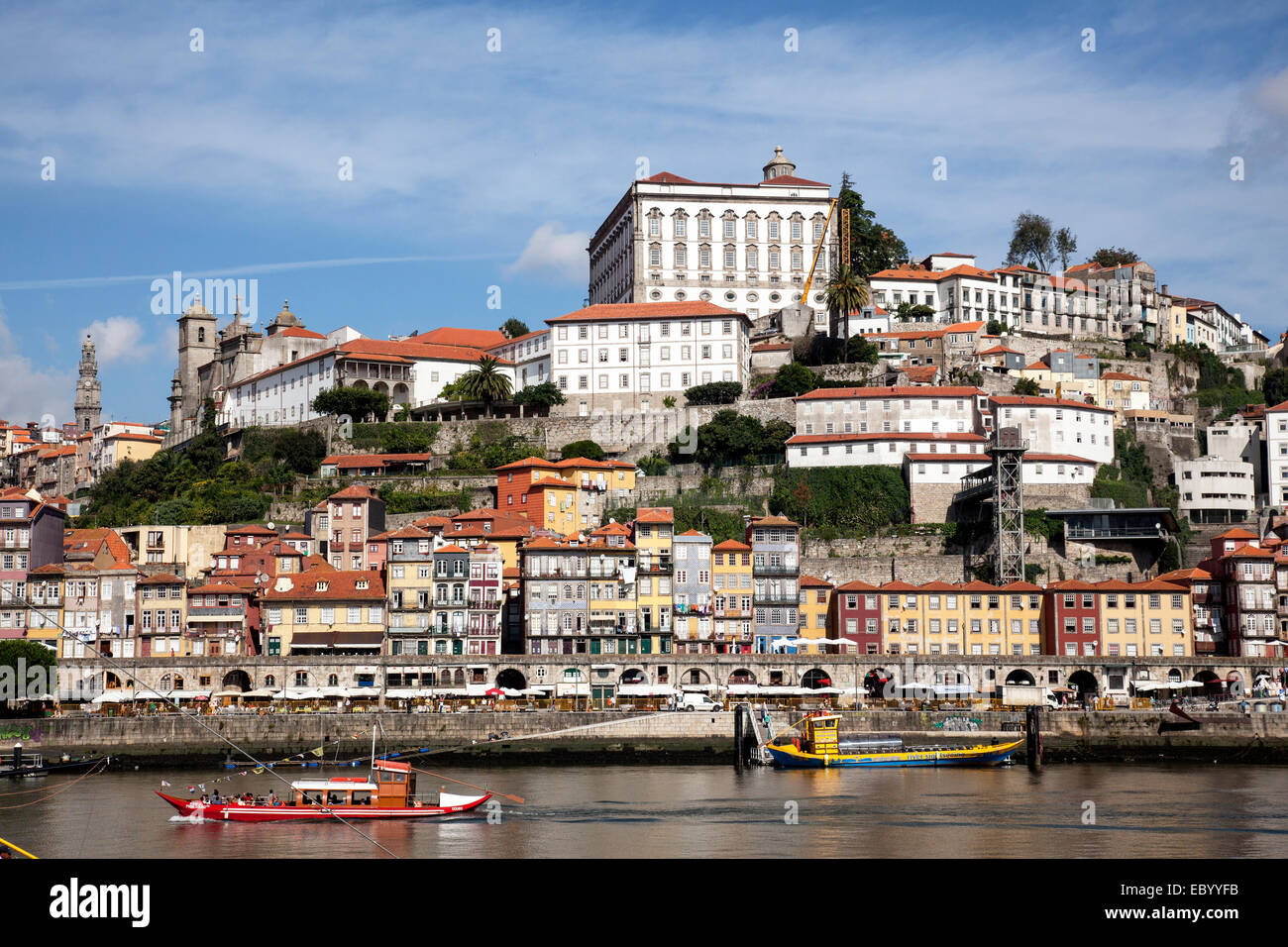 Rio Duero e il centro storico di Porto, Portogallo. Foto Stock
