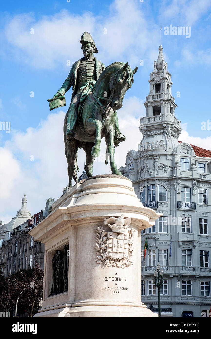 Statua di re Dom Pedro IV Plaça de Liberdade Avenida dos Aliados a Porto Portogallo Foto Stock