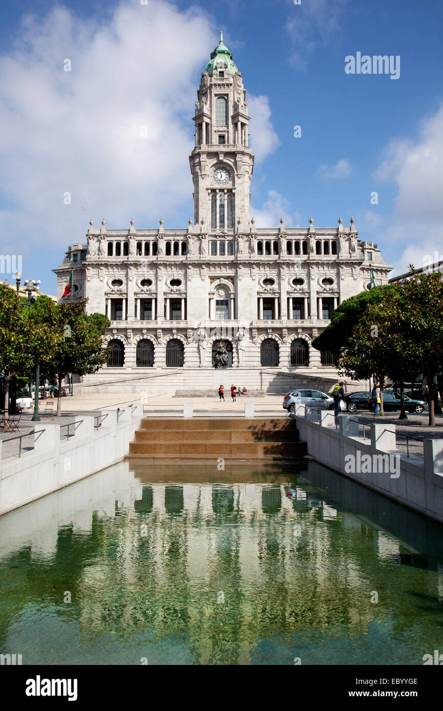 Cåmara Municipal do Porto a Porto in Portogallo. Un edificio neoclassico progettato dall architetto Antonio Correia da Silva. Foto Stock
