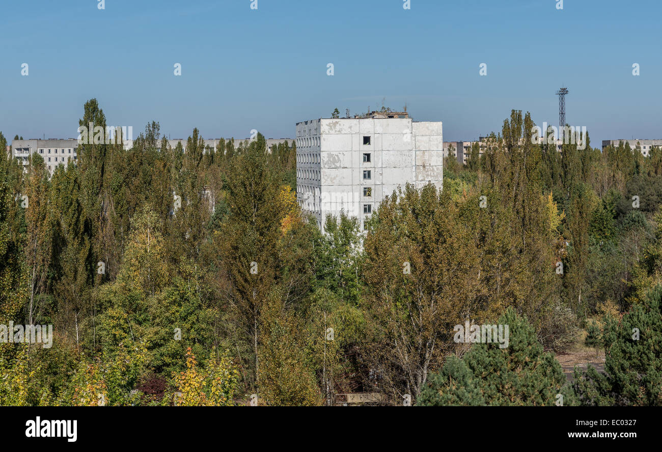 Vista dal tetto del Energetik Palazzo della Cultura nel pripjat città abbandonate Chernobyl Zona di esclusione, Ucraina Foto Stock