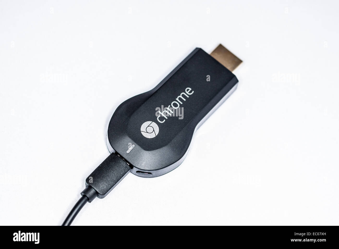 Google chromecast media streaming dispositivo su uno sfondo bianco Foto Stock