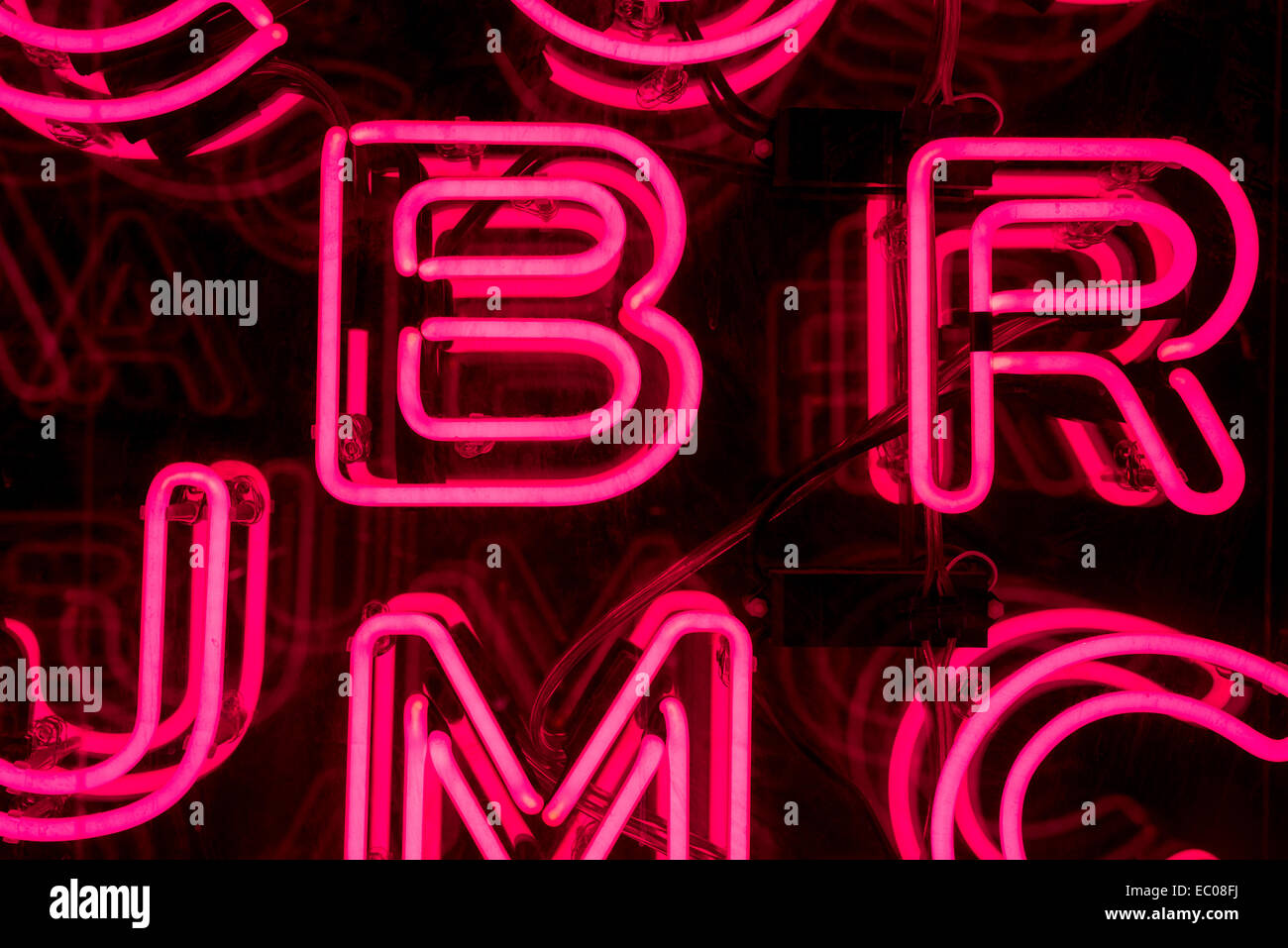 Rosa luminoso lettere al neon Foto Stock