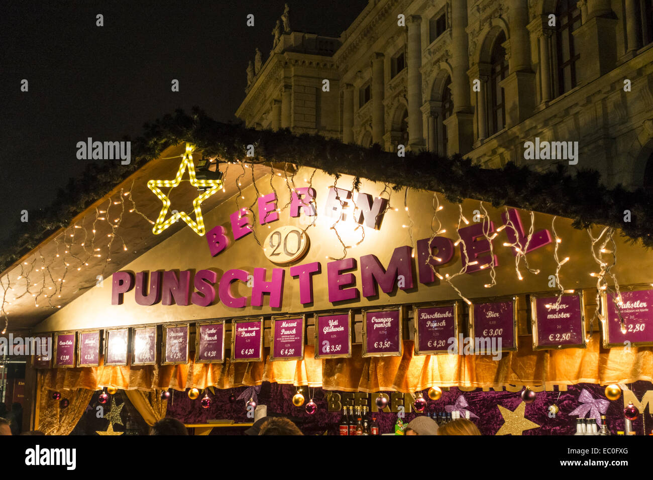 Villaggio di Natale, il Mercatino di Natale a Vienna in Austria Vienna Foto Stock