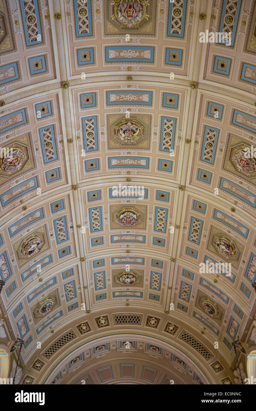 Il soffitto decorativo all'interno di St Georges Hall di Liverpool City Centre Regno Unito Foto Stock