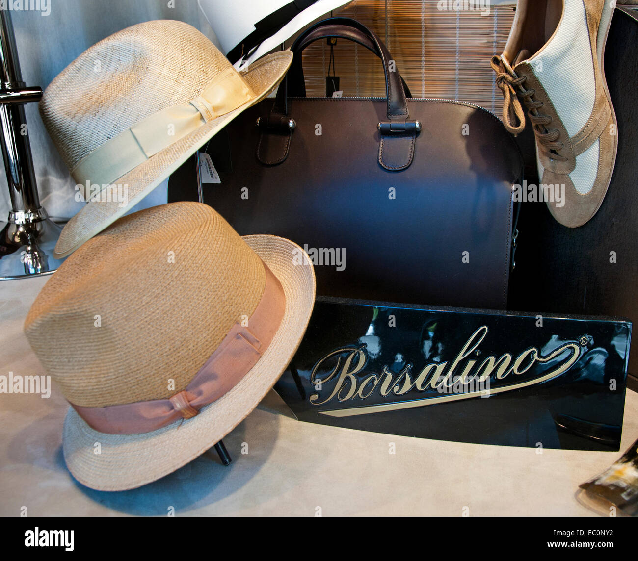 Cappello Borsalino cappelli Borsa Italia moda italiana ( Spagna Madrid  Boutique spagnolo Foto stock - Alamy