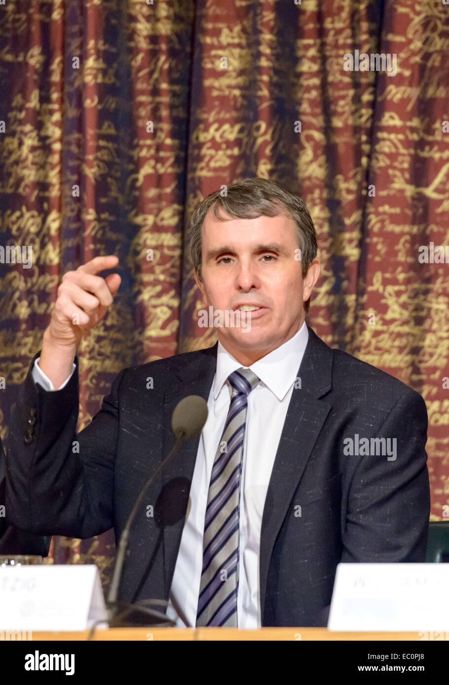 Stoccolma, Svezia. Il 7 dicembre, 2014. Laureate del 2014 il Premio Nobel per la chimica Eric Betzig assiste la conferenza stampa presso l'Accademia Reale Svedese delle Scienze di Stoccolma capitale della Svezia il 7 dicembre, 2014. © Shi Tiansheng/Xinhua/Alamy Live News Foto Stock