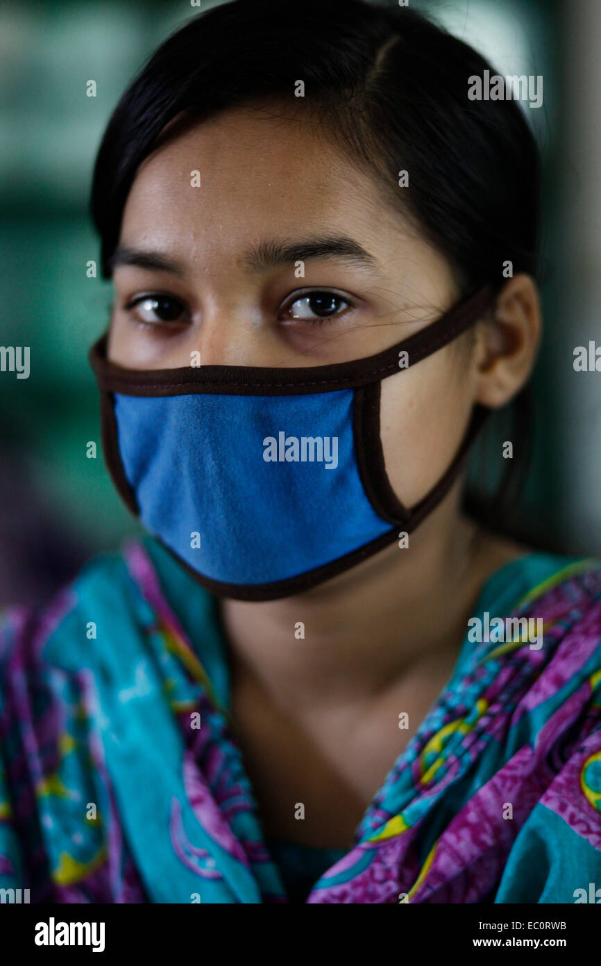 Dacca in Bangladesh 24 marzo 2014; Sonia 16 anni affetti da TB & ha ammesso in TB in ospedale per il trattamento a lungo termine di Dhaka. Ogni anno 9 milioni di persone gt malati di tubercolosi. Giornata mondiale della tubercolosi fornisce la possibilità di aumentare la consapevolezza circa il TB-problemi correlati e soluzioni e per il supporto in tutto il mondo TB-impegno di controllo. Mentre si sono compiuti grandi progressi per il controllo e la cura di TB, ci sono ancora persone che si ammalano e muoiono di questa malattia nel nostro paese. Occorre fare molto di più per eliminare questa malattia. Foto Stock Dacca in Bangladesh 24 marzo 2014; Sonia 16 anni affetti da TB & ha ammesso in TB in ospedale per il trattamento a lungo termine di Dhaka. Ogni anno 9 milioni di persone gt malati di tubercolosi. Giornata mondiale della tubercolosi fornisce la possibilità di aumentare la consapevolezza circa il TB-problemi correlati e soluzioni e per il supporto in tutto il mondo TB-impegno di controllo. Mentre si sono compiuti grandi progressi per il controllo e la cura di TB, ci sono ancora persone che si ammalano e muoiono di questa malattia nel nostro paese. Occorre fare molto di più per eliminare questa malattia. Foto Stock