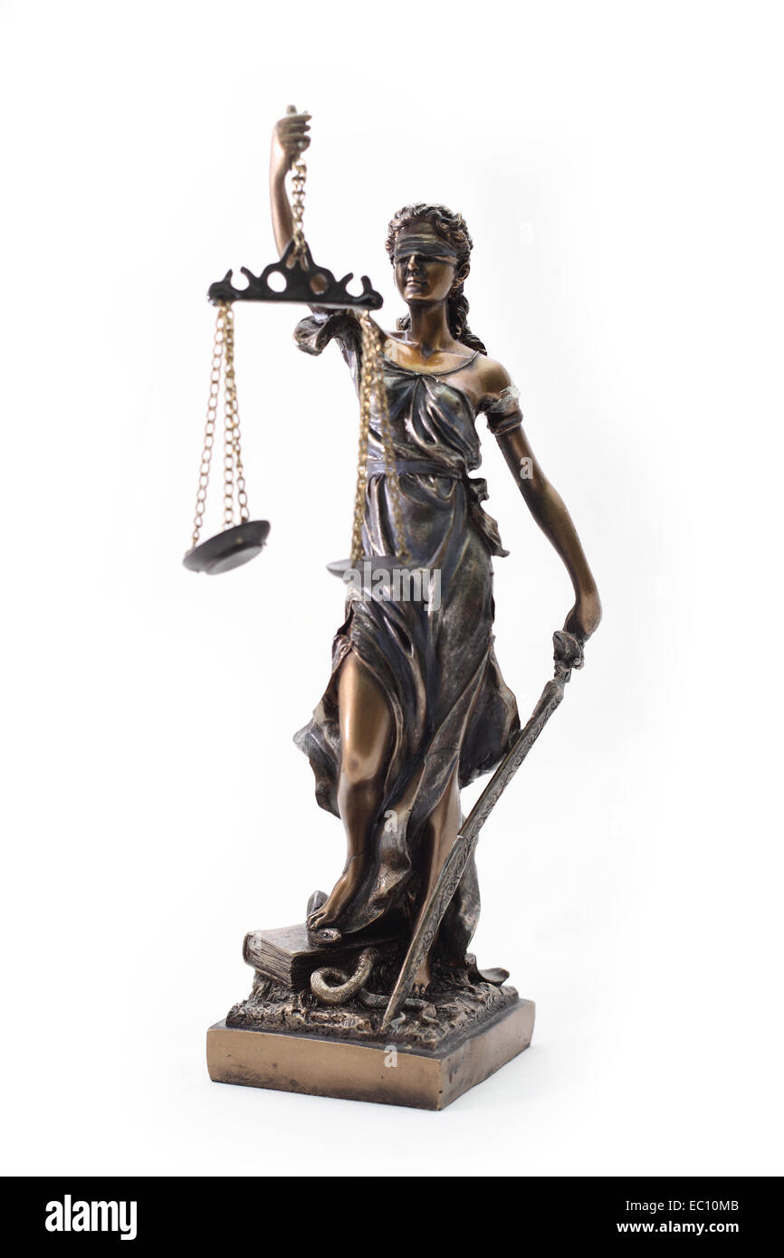 Themis statua su sfondo bianco Foto Stock