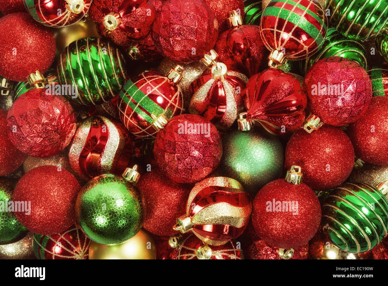 Mix di rosso, verde e oro palla di Natale ornamenti Foto Stock