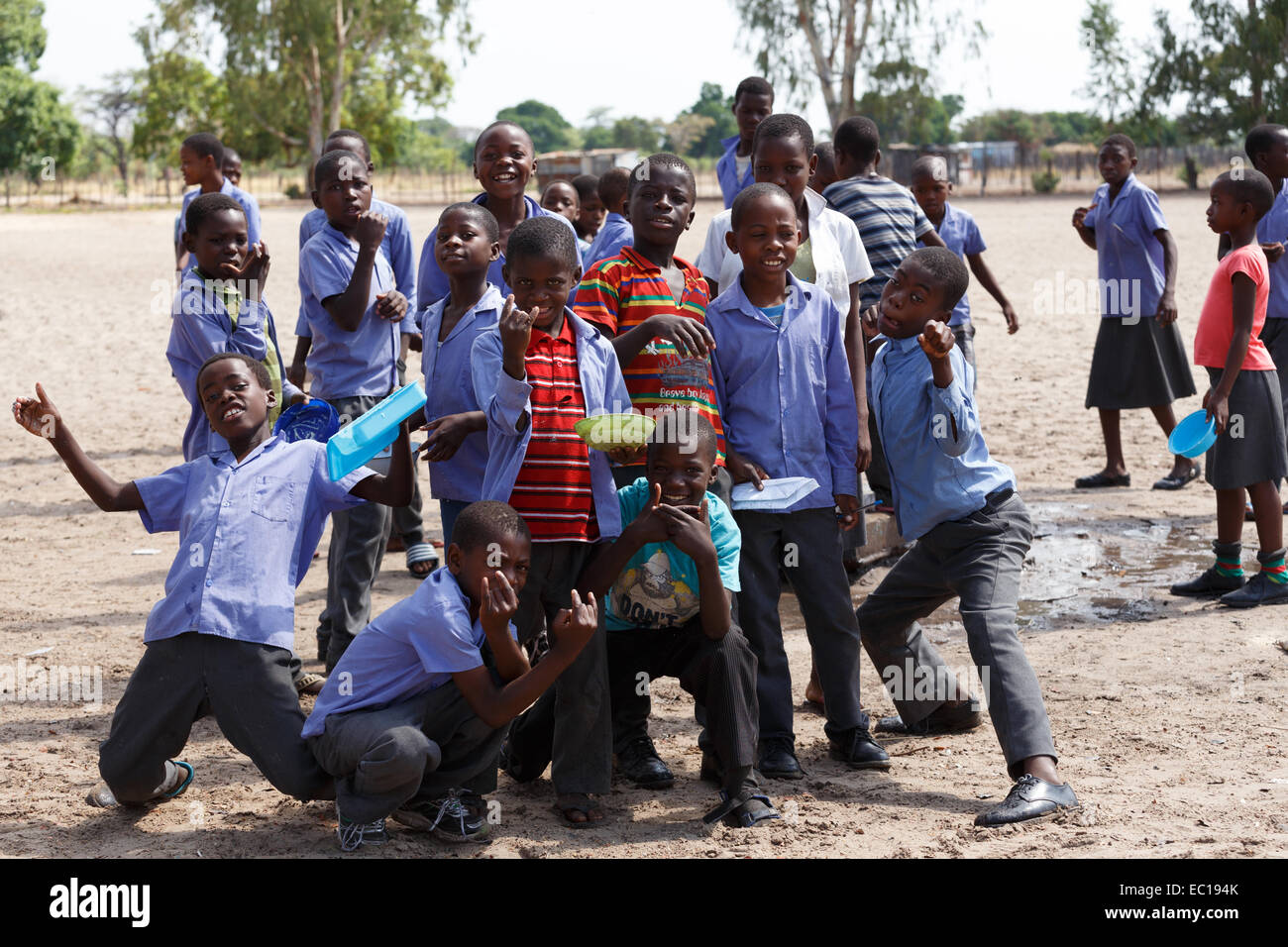 La Namibia, Kavango, 15 ottobre: Felice scuola namibiano i bambini in attesa per una lezione. Kavango è stata la regione con la più alta pover Foto Stock