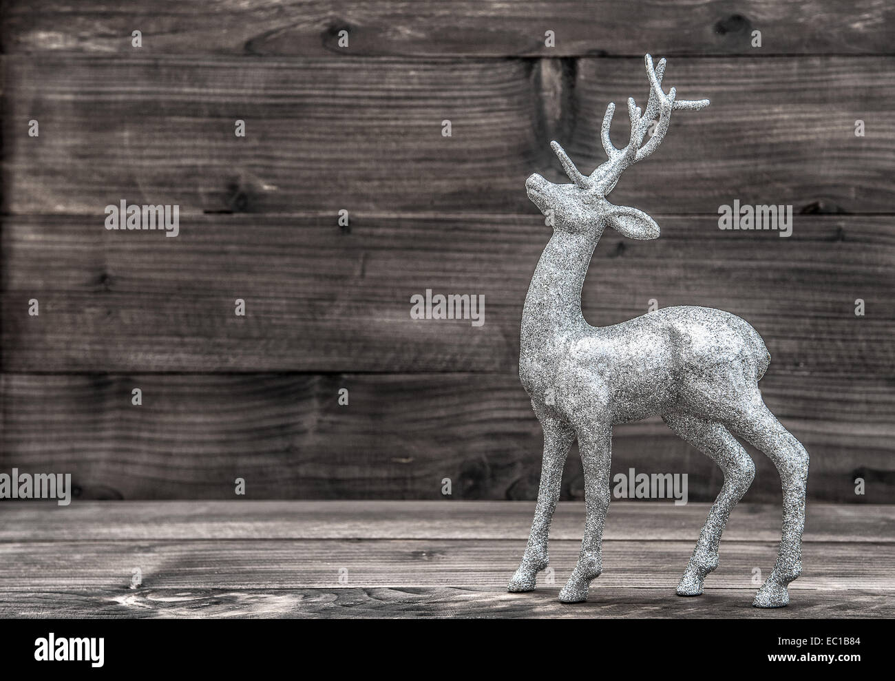 Natale cervi. In stile vintage decorazione su sfondo di legno Foto Stock