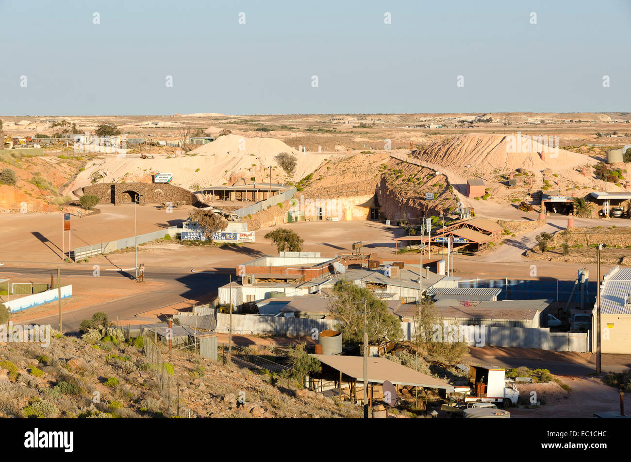 Vista sul centro città e Coober Pedy, Sud Australia Foto Stock