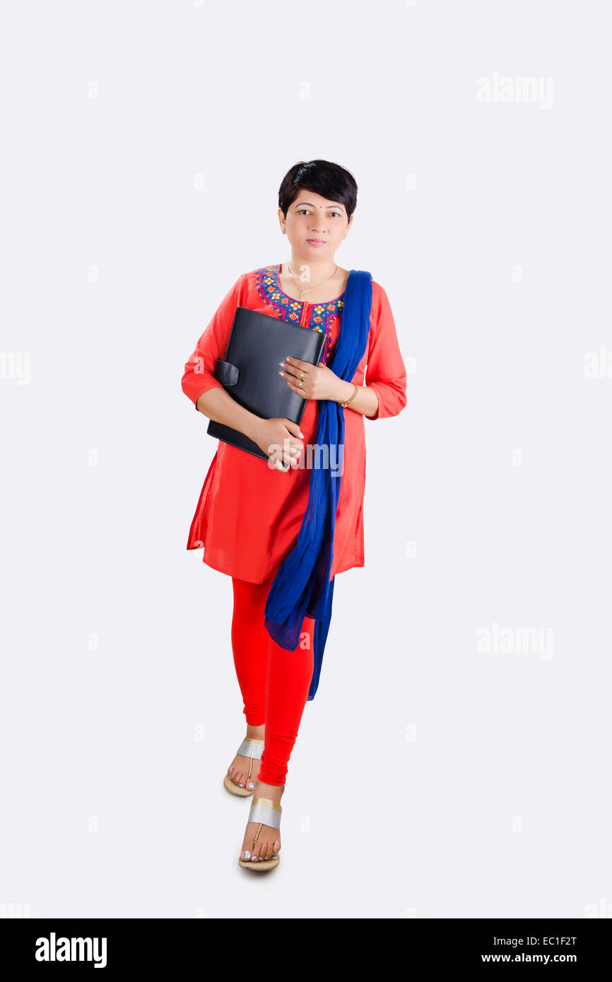 1 dipendente indiano lady passeggiate Foto Stock