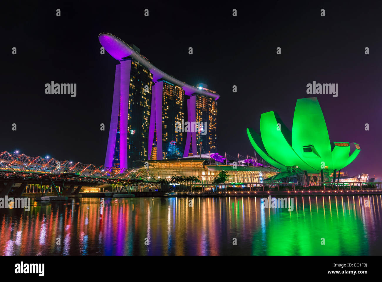 Il Marina Bay Sands Hotel e arte del Museo della Scienza di Singapore Foto Stock