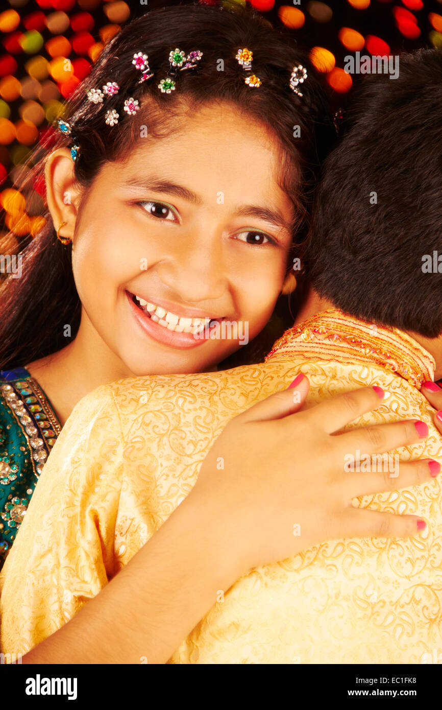 2 bambini indiani Festival Raksha Bandhan amare Foto Stock