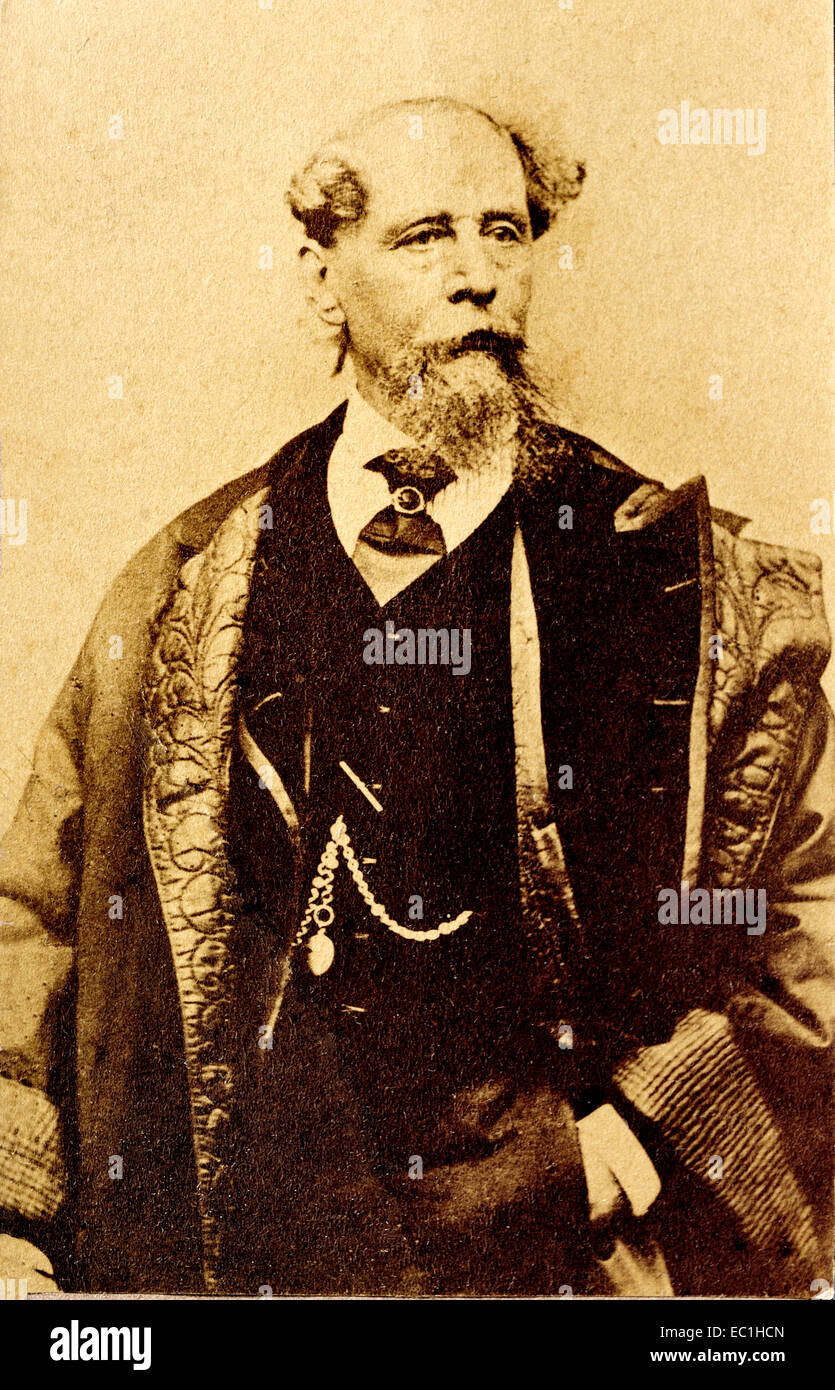 Carta da visita ritratto, carte de visite di Charles Dickens nel centro della vita, con la barba e indossa cappotto, gilet e guardare Foto Stock