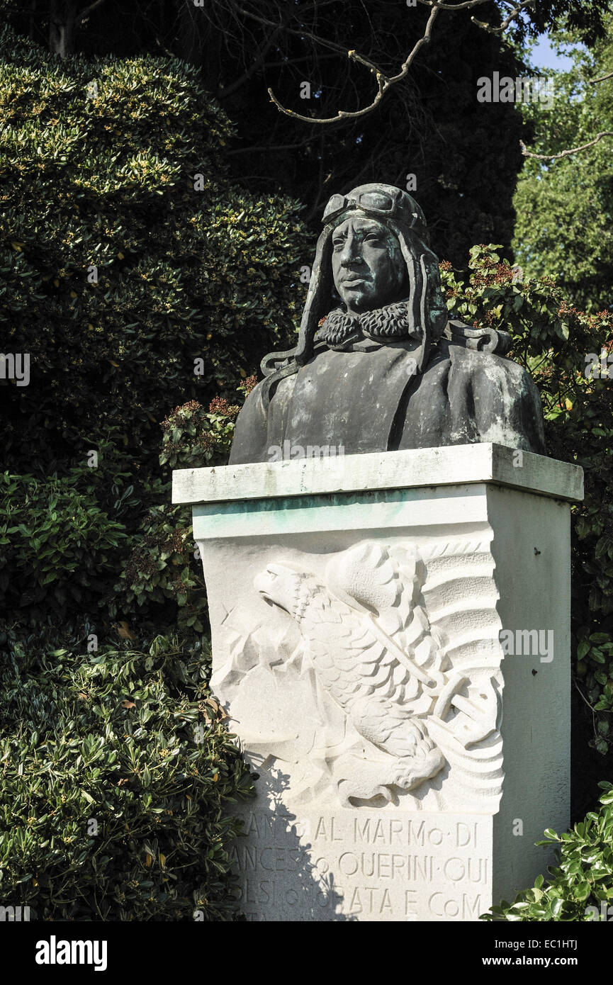 Querini statua, Venezia: Giardini pubblici. Francesco Querini, aviatore, Venezia hero, un ufficiale della Royal Navy, che morì in Foto Stock