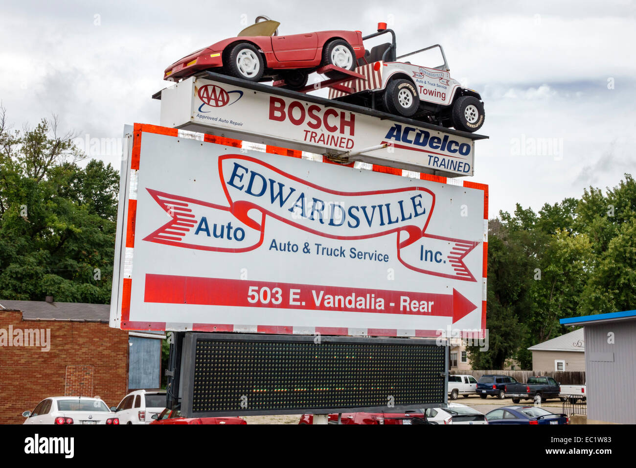 Illinois Edwardsville, autostrada storica Route 66, segnaletica, servizio auto e camion, meccanico, IL140902020 Foto Stock