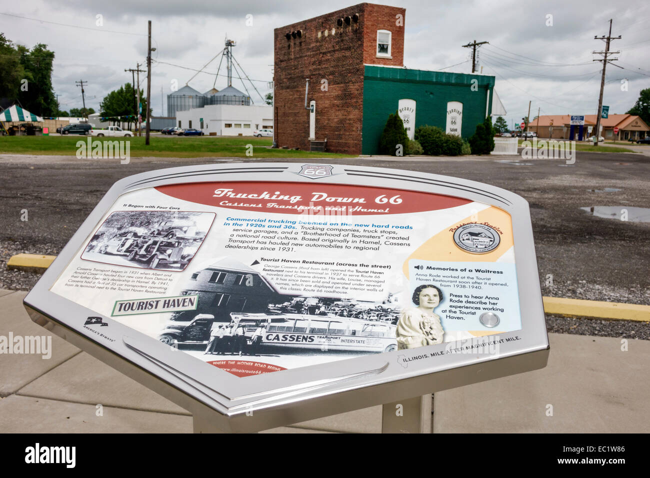 Illinois Hamel, strada storica Route 66, marker, informazioni, strada, IL140902024 Foto Stock