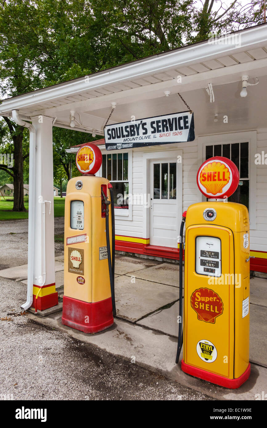 Illinois Mount Mt. Olive,autostrada storica Route 66,Soulsby's Service Station,benzina benzina benzina pompe,Shell,segno,IL140902065 Foto Stock