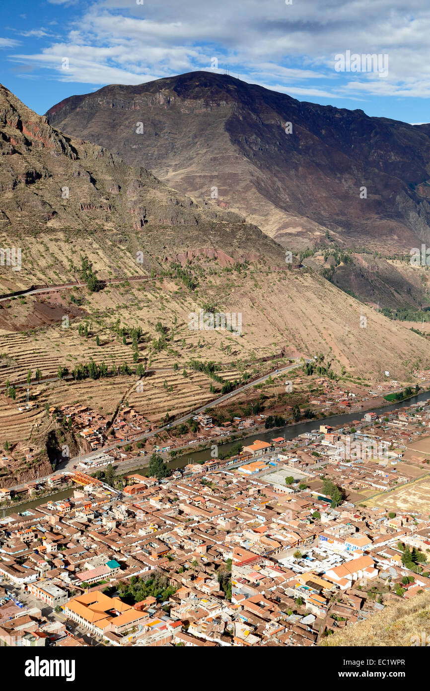 Villaggio di Pisac sulla Valle di Urubamba (la Valle Sacra degli Incas), Cusco, Perù Foto Stock