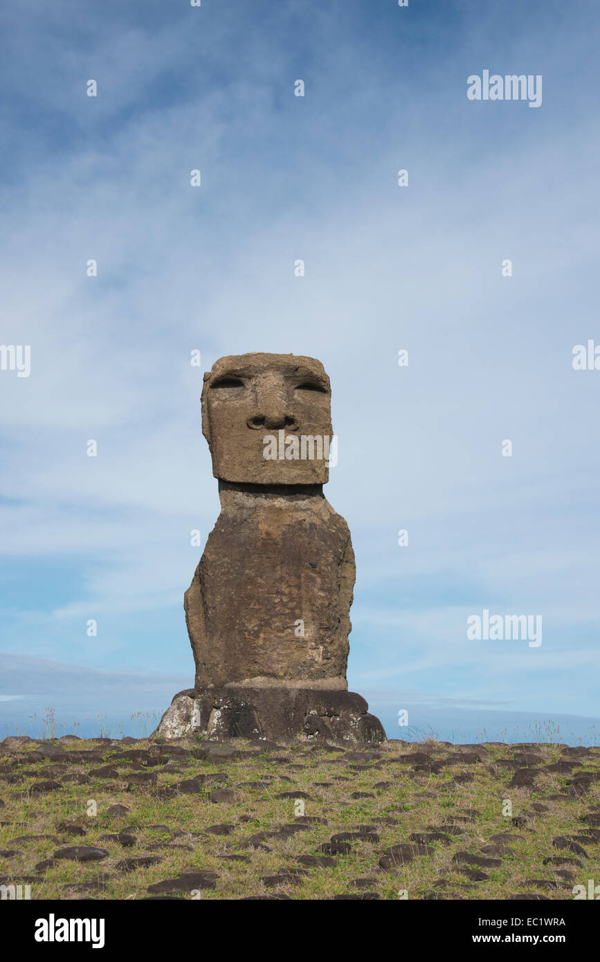 Il Cile, Isola di Pasqua aka Rapa Nui, Hanga Roa. Parco Nazionale di Rapa Nui, storico sito di moai di Ahu Hanga Kioe. Foto Stock