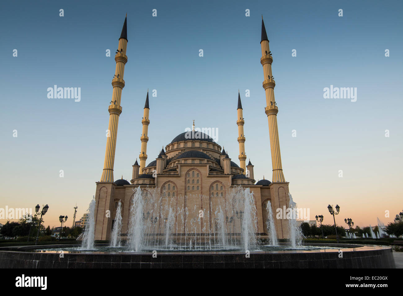 Akhmad Kadyrov moschea al tramonto, Grozny, Cecenia, Caucaso, Russia Foto Stock