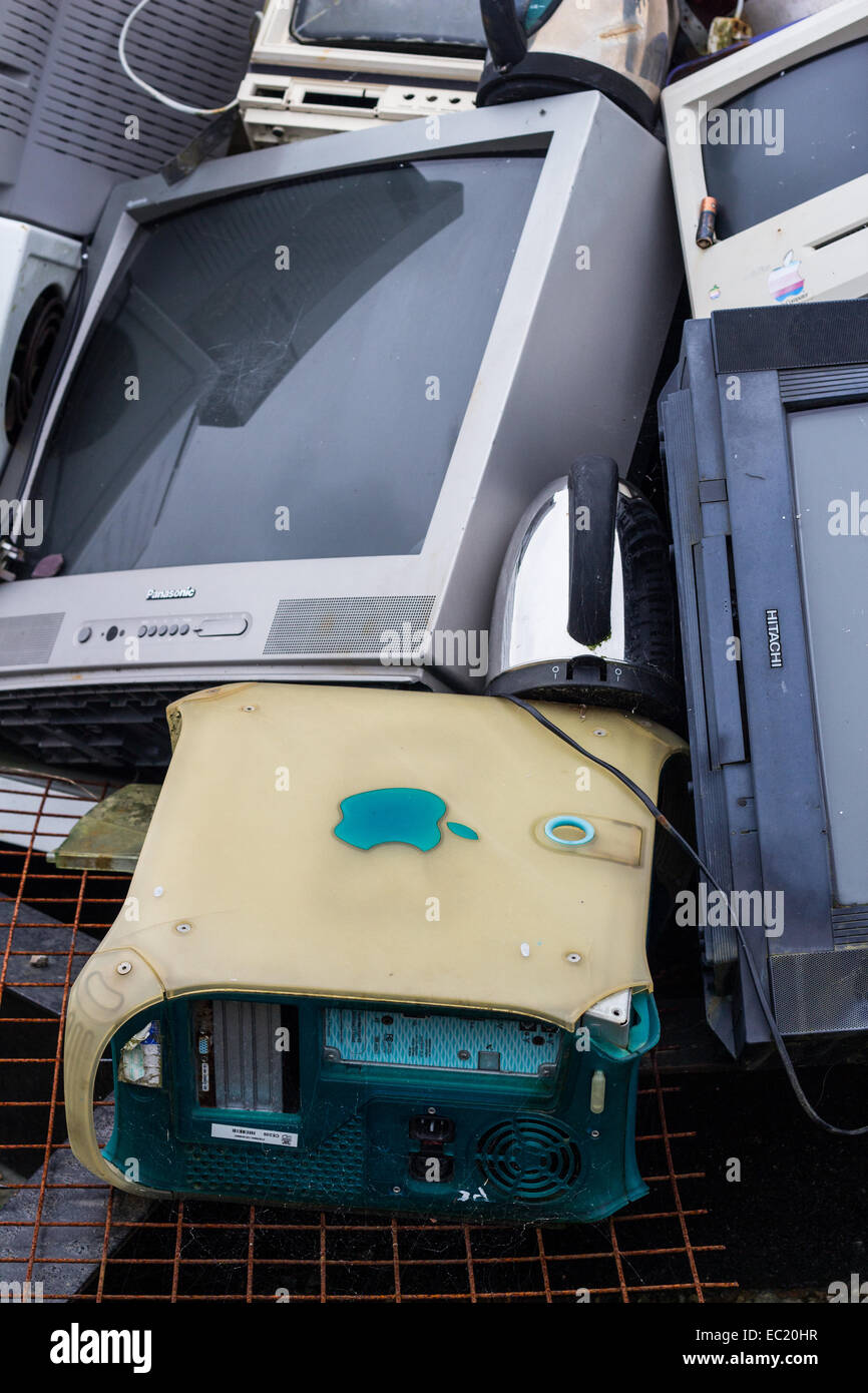 Un mucchio di rifiuti elettrici. Foto Stock