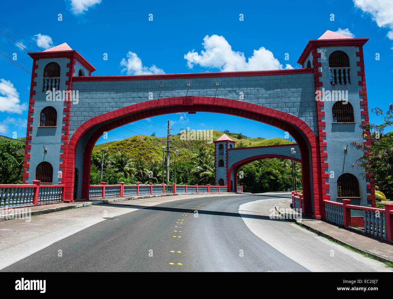 Cancelli di pietra sul ponte spagnolo, Umatac, Guam, territorio statunitense e del Pacifico Foto Stock