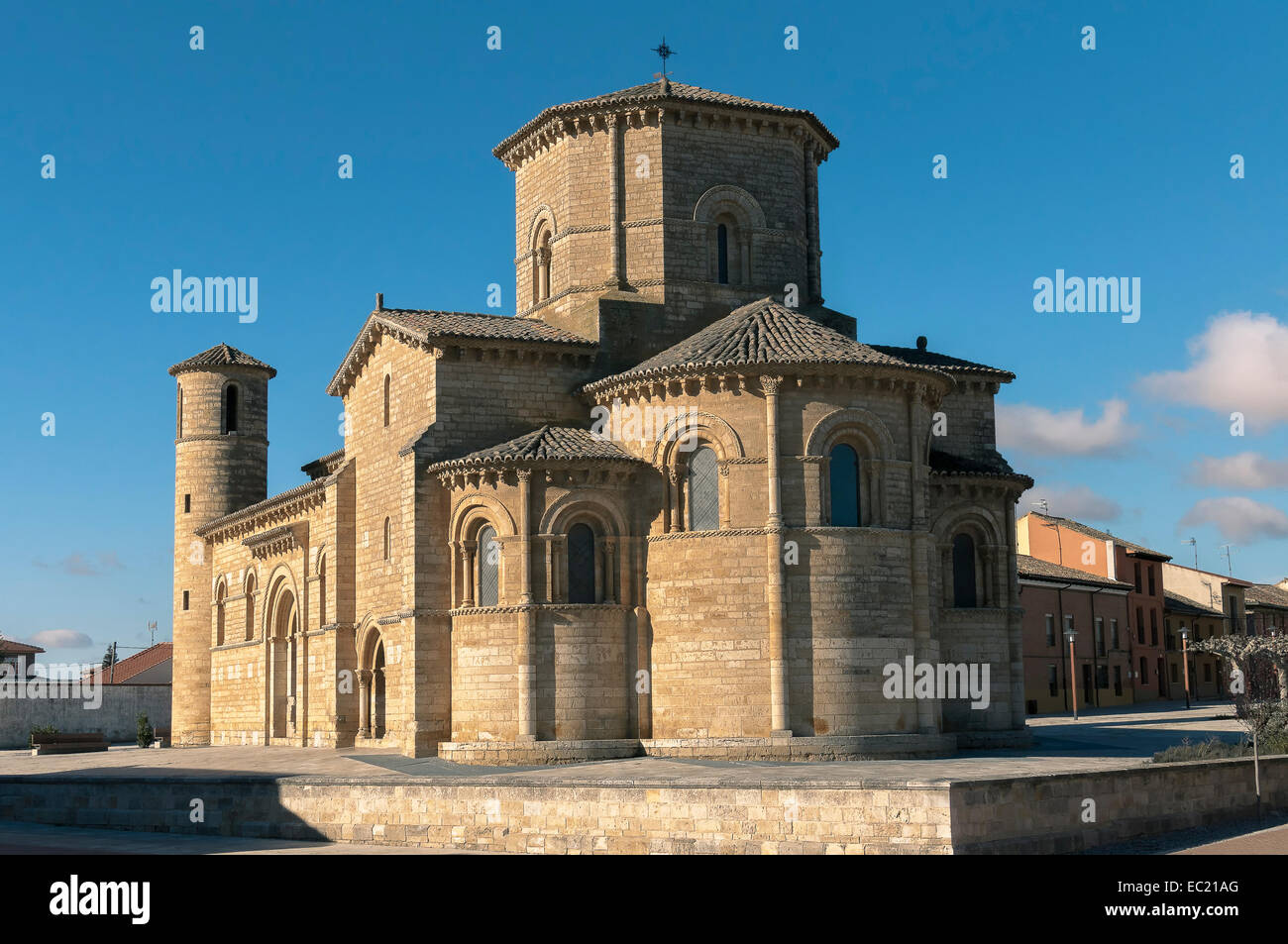 Romanica del XI secolo la chiesa di San Martino a Fromista, Palencia, Castilla e Leon, Spagna, Europa Foto Stock