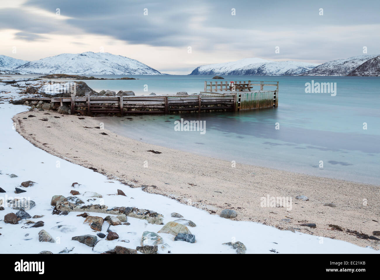 Pier il Kvalsundet, Kvaloya, Tromso, Troms, Norvegia Foto Stock