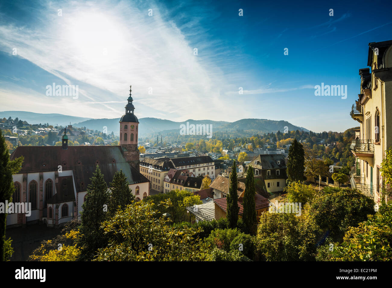 Panorama con chiesa collegiata, Baden-Baden, Foresta Nera, Baden-Württemberg, Germania Foto Stock