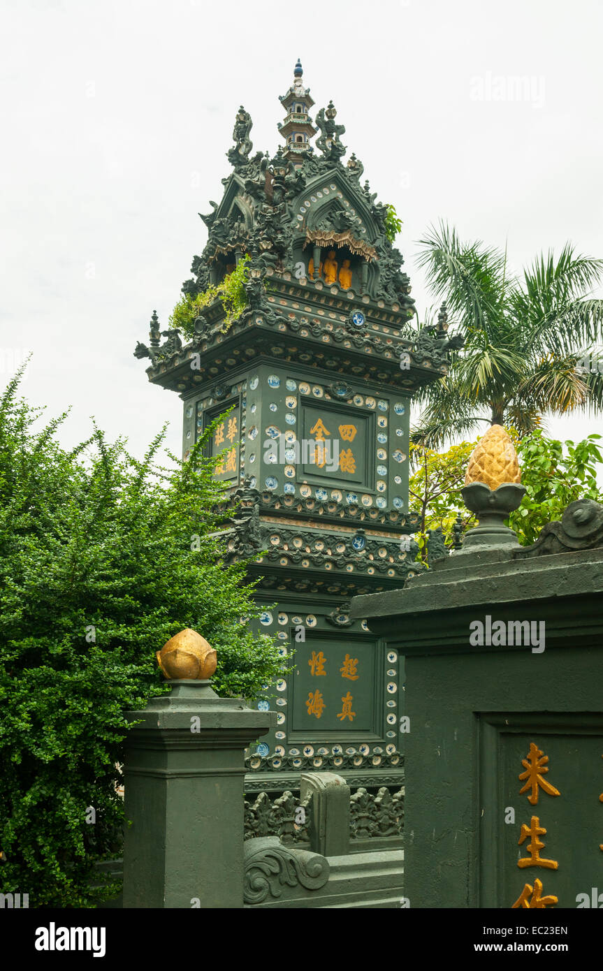 Tomba di Giac Lam Pagoda, Ho Chi Minh City, Vietnam Foto Stock