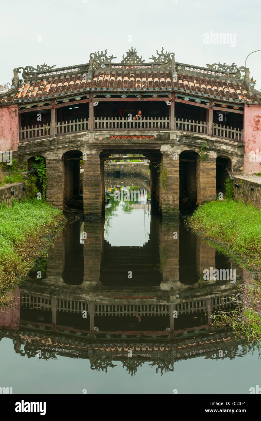 Ponte coperto giapponese nel vecchio quartiere, Hoi An, Vietnam Foto Stock