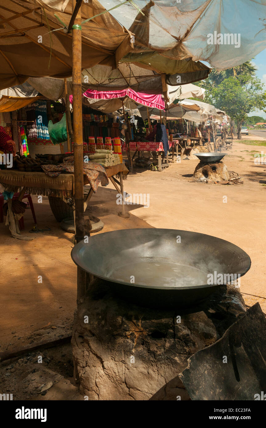 Rendendo Palm lo zucchero nei pressi di Banteay Srei, Cambogia Foto Stock