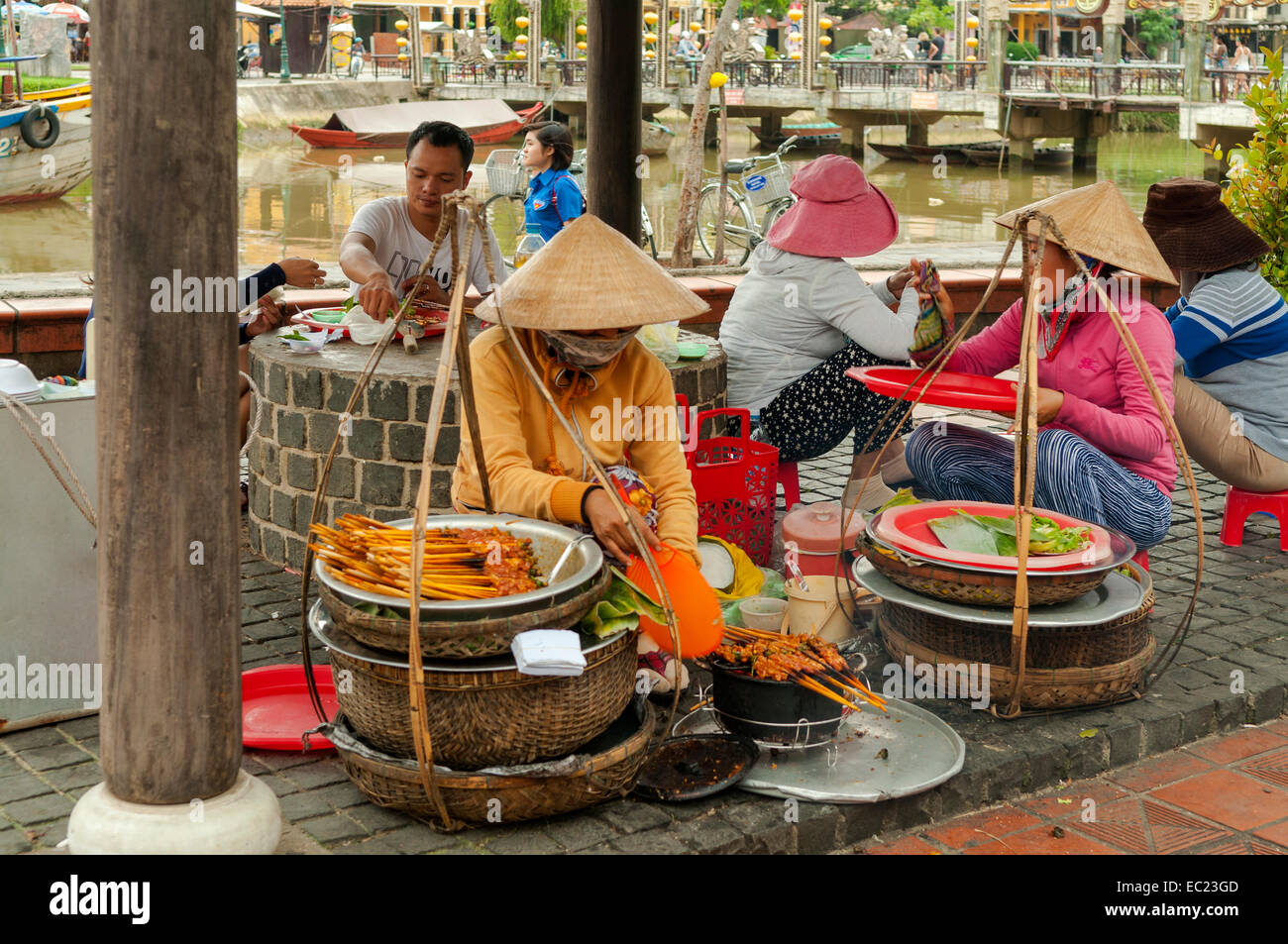 Il cibo caldo in stallo nel vecchio quartiere, Hoi An, Vietnam Foto Stock